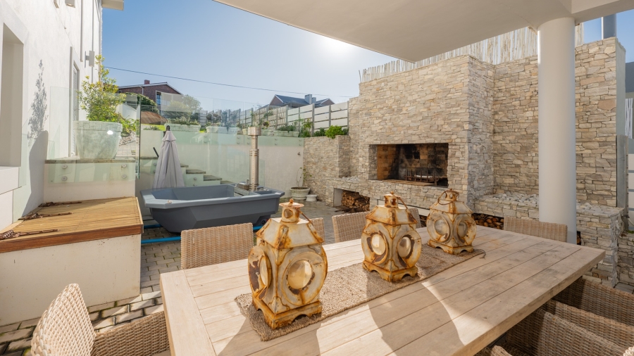 6 Bedroom Property for Sale in Struisbaai Western Cape